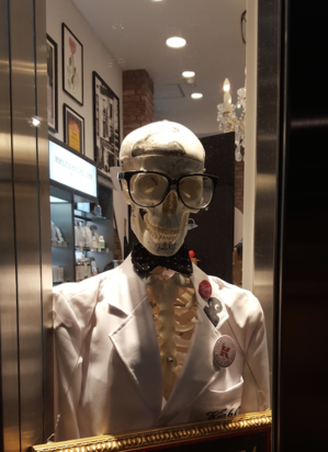 Skeleton in Ginza.png